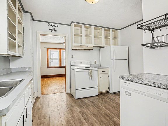 4th image of 126 N Corona St