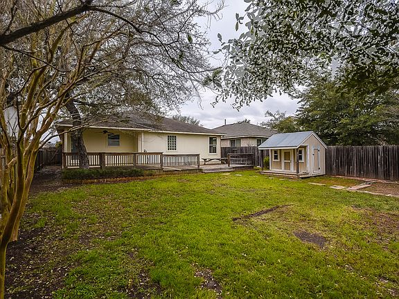 5th image of 3703 Castle Rock Dr