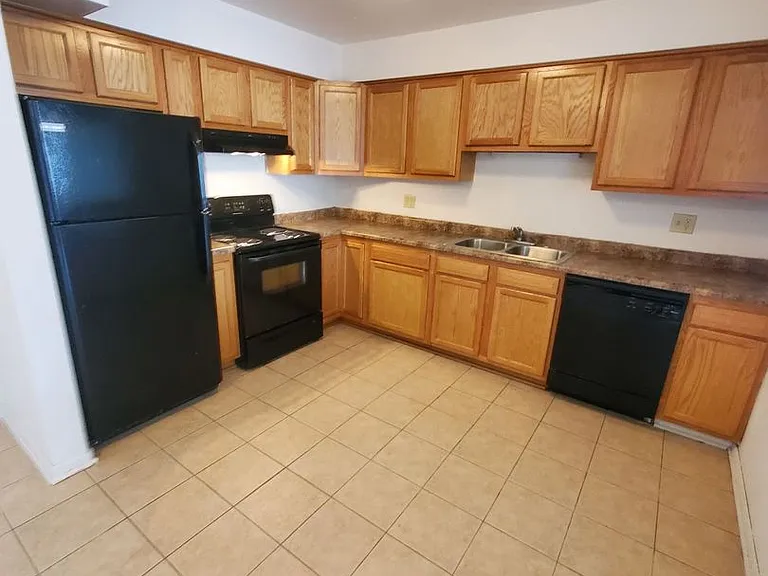 1920 Lathrop Ave. (16 Unit) — Photo 3