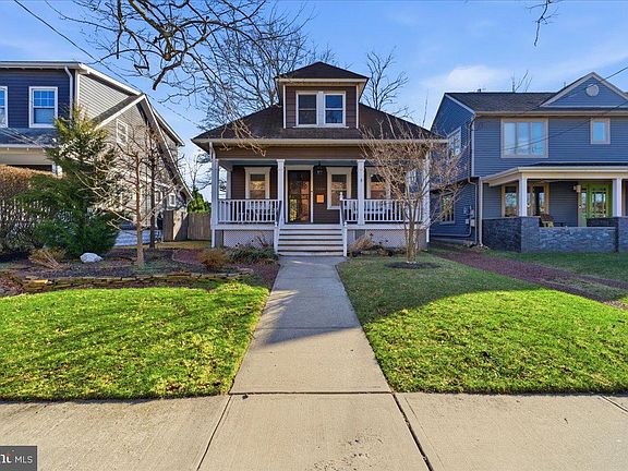 3rd image of 1026 2nd Ave