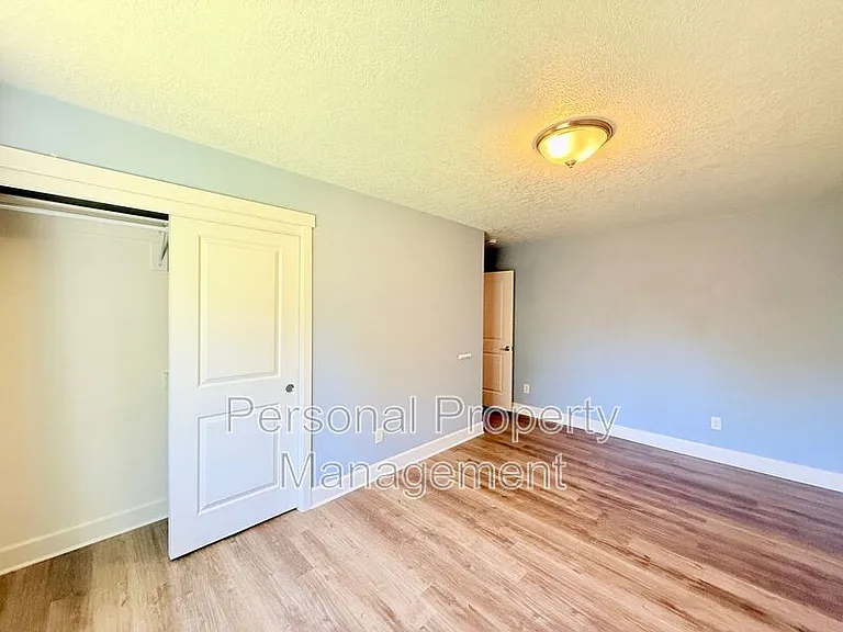 14317 NE 40th Cir — Photo 37