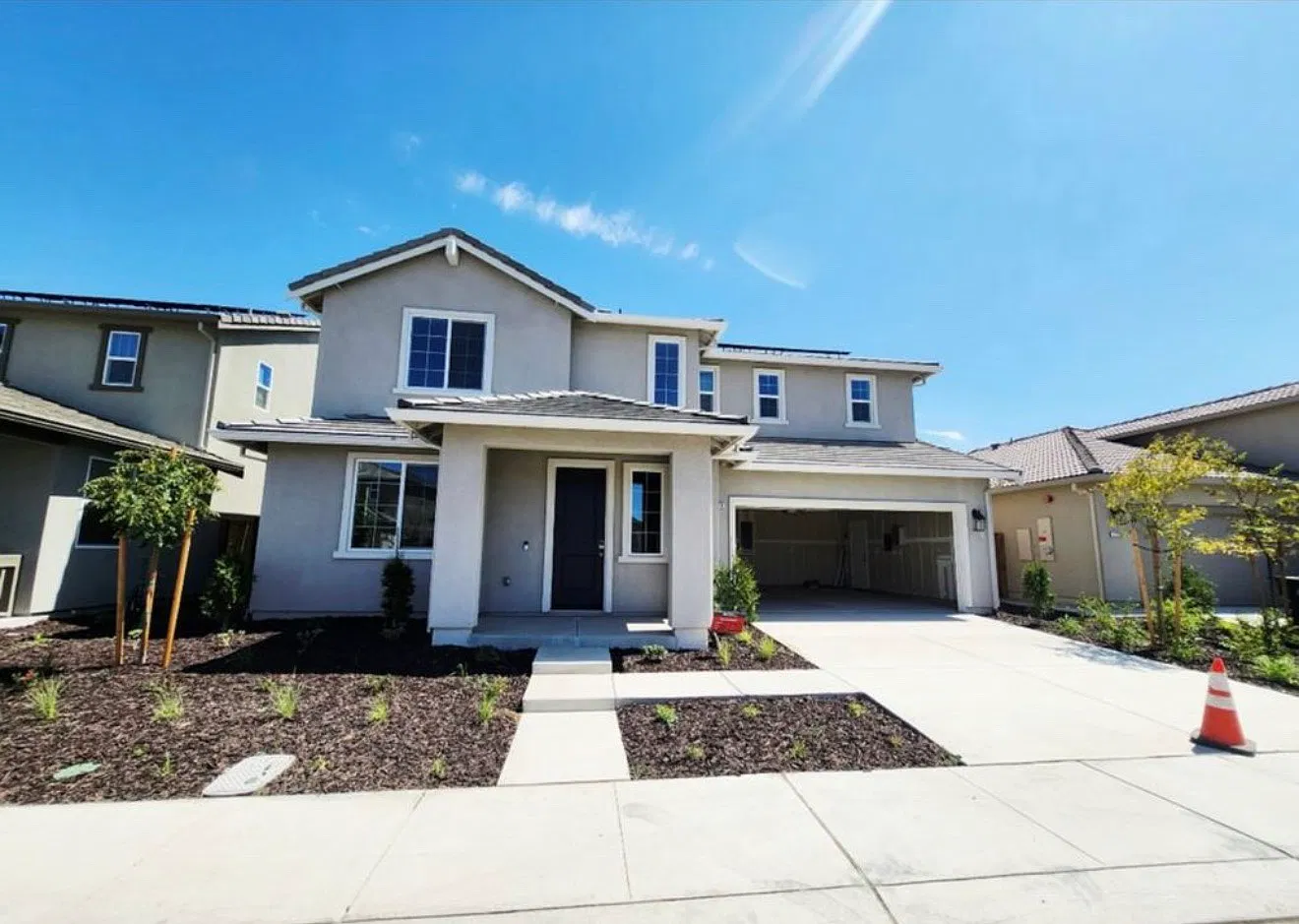 5 bed, 2725 sqft, $3,200 — Photo 1
