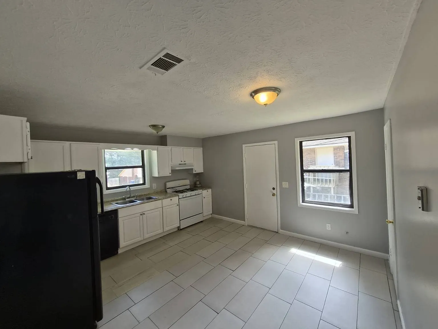 150-152 Forest Place - 150 — Photo 2