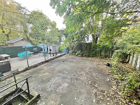 3rd image of 345 Chauncey St APT 1R