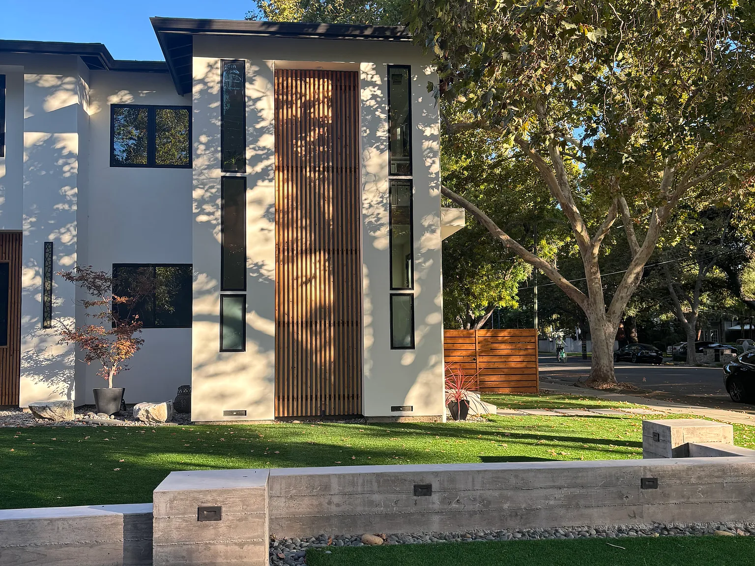 1203 Emory St — Photo 2