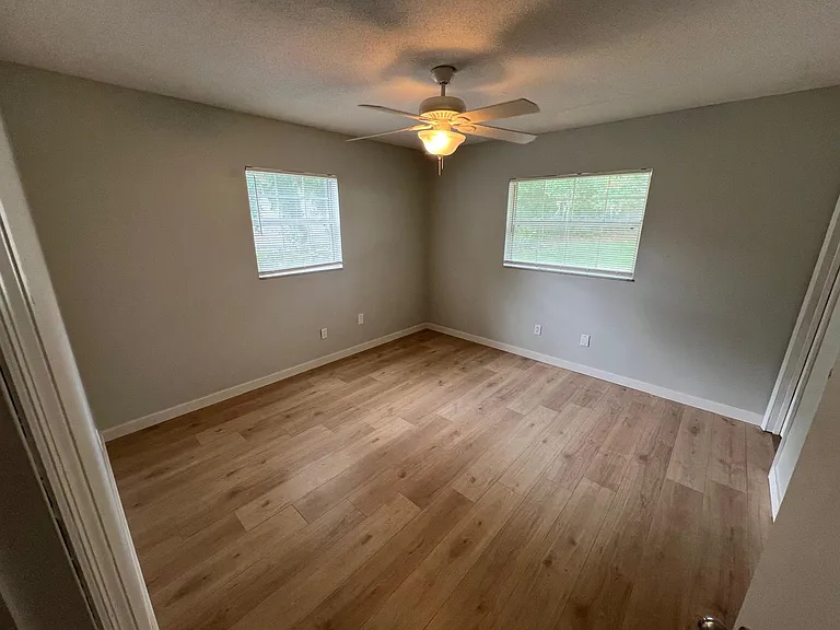 1512 W Winnemissett Ave — Photo 8