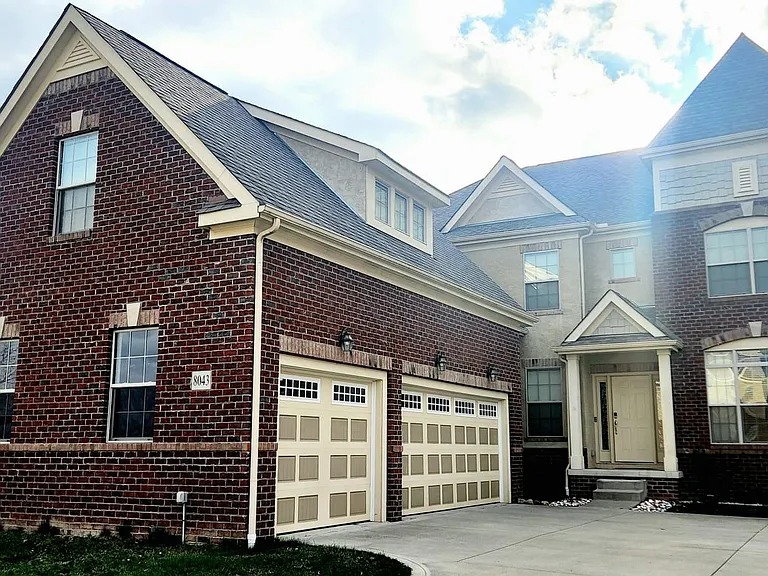 8043 Oak Meadow Dr — Photo 2