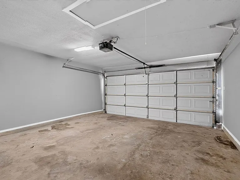 1748 Saint James Dr — Photo 39