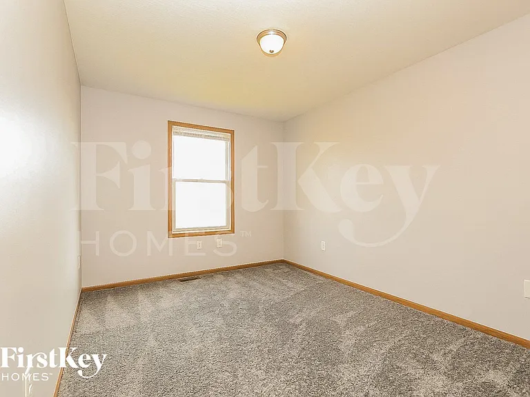 37 Waterman Ave — Photo 12