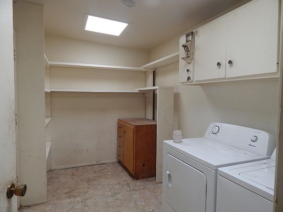 4th image of 300 N Estill Dr