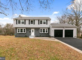 40 Twig Ln, Willingboro, NJ 08046