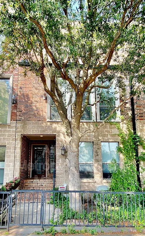 2 bed, 2.5 bath, 2265 sqft, $3,200 — Photo 1