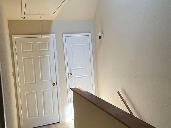 4th image of 3901 Woodchase Dr Unit 17