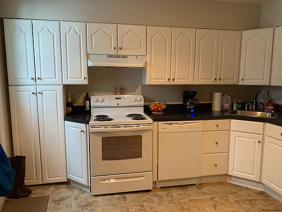 4th image of 164 Milton Ave
