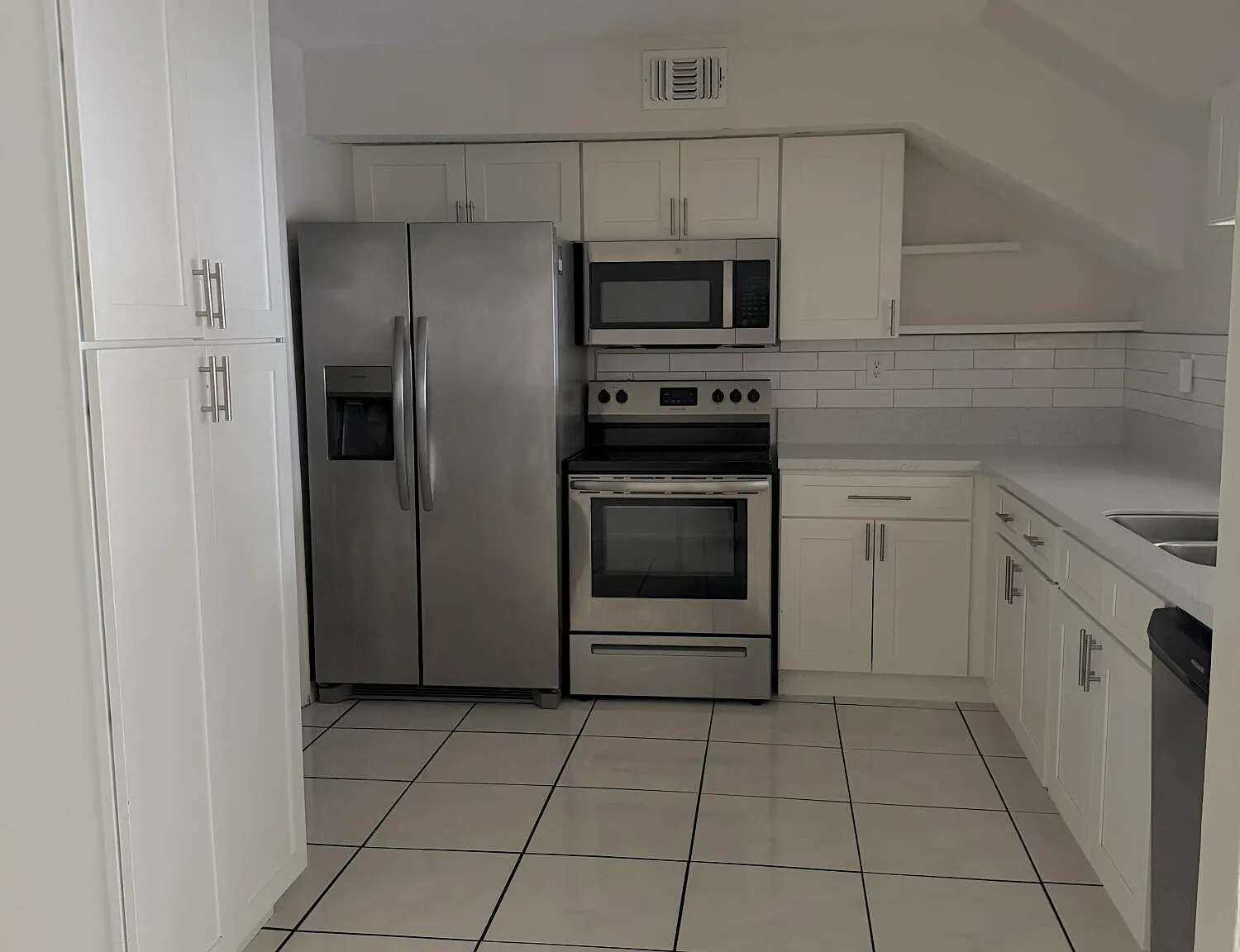 3 bed, 2.0 bath, 1660 sqft, $2,500 — Photo 3
