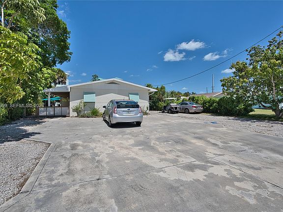 5th image of 120 Coquina St