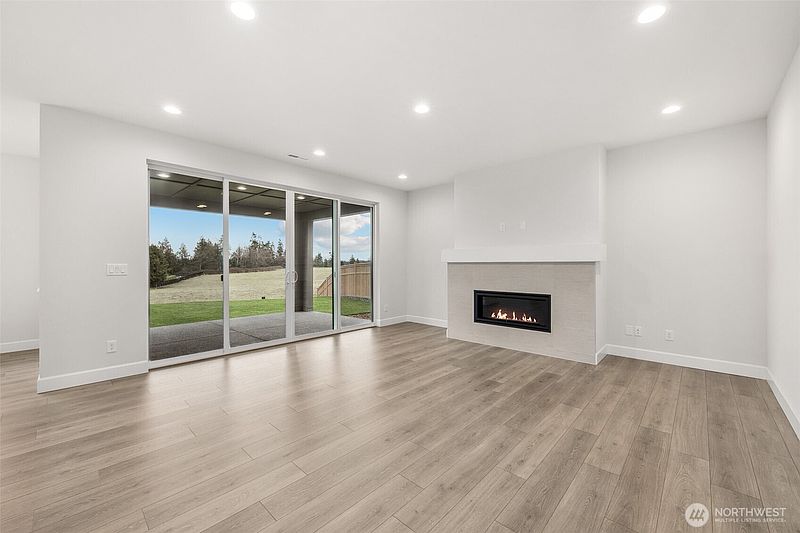 3rd image of 6110 229th Avenue E #304