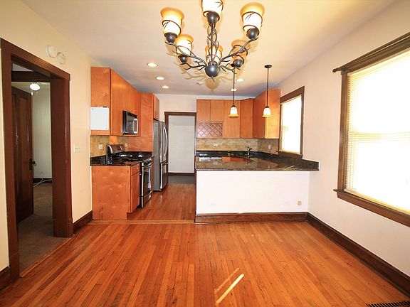 5th image of 1032 S Harvey Ave