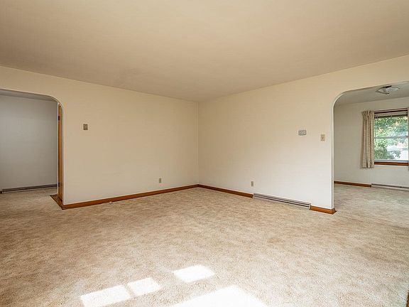 5th image of 366 Effinger St