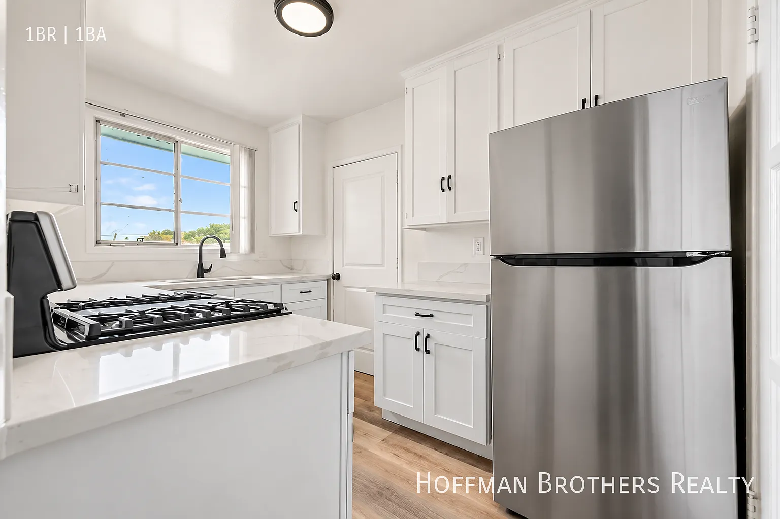 Baldwin Hills Apartment Near Parks, Shopping & Neighborhood Dining — Photo 2