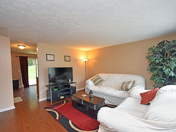 2nd image of 934 Beechmeadow Ln