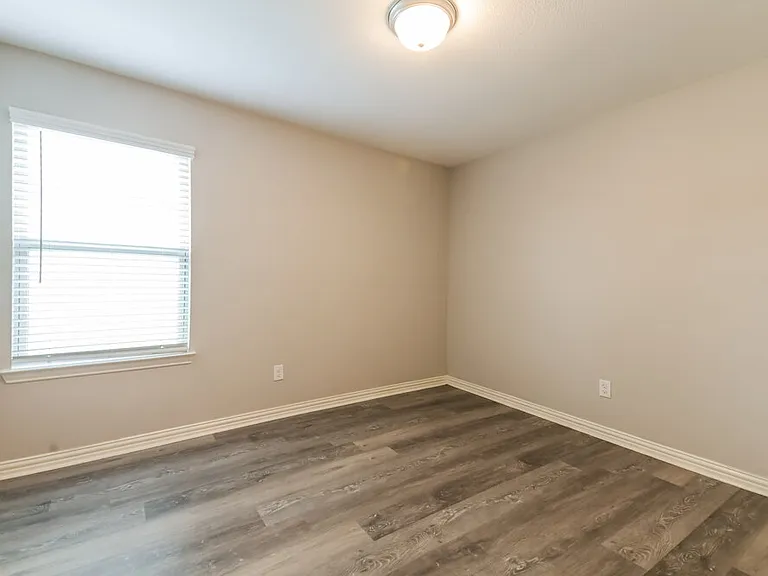 922 Evergreen St — Photo 14