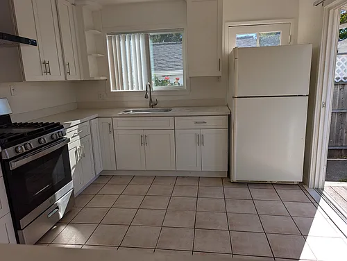 411 E St #411 Photo 1