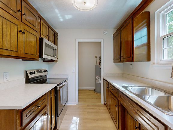 4th image of 501 Cloverland Ct