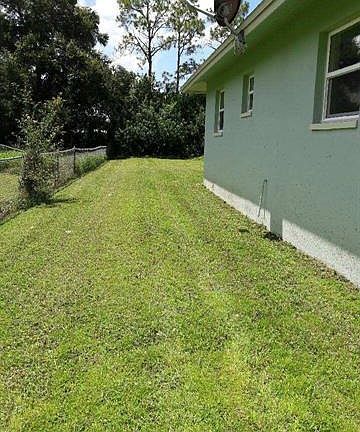 2nd image of 2939 Winona Dr