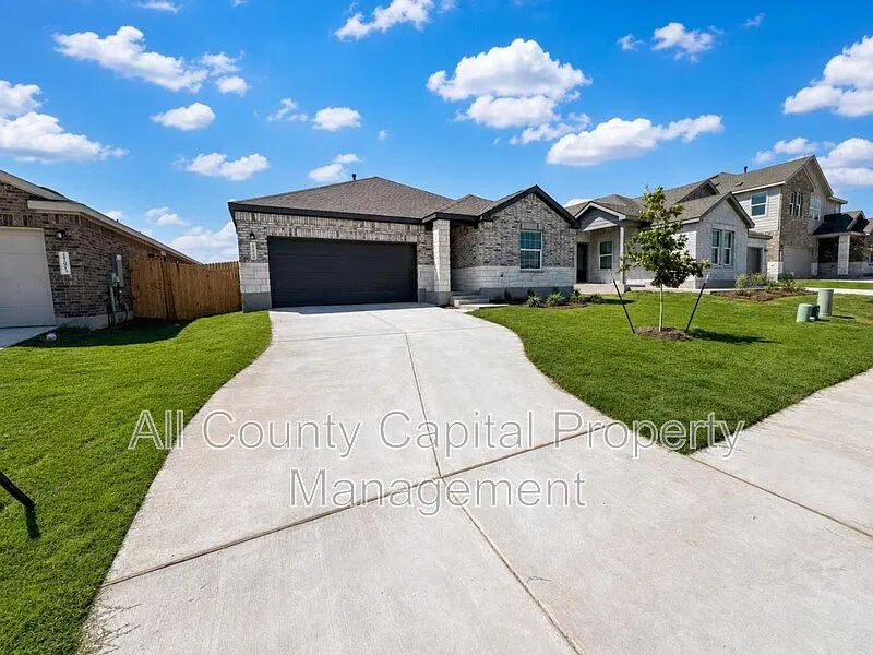 4 bed, 2.0 bath, 1662 sqft, $2,100 — Photo 2