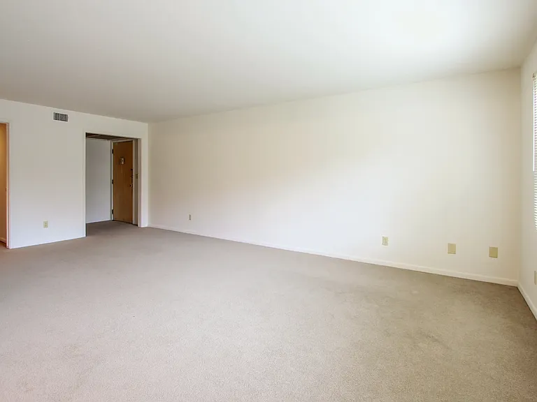 Heritage Apartments — Photo 12