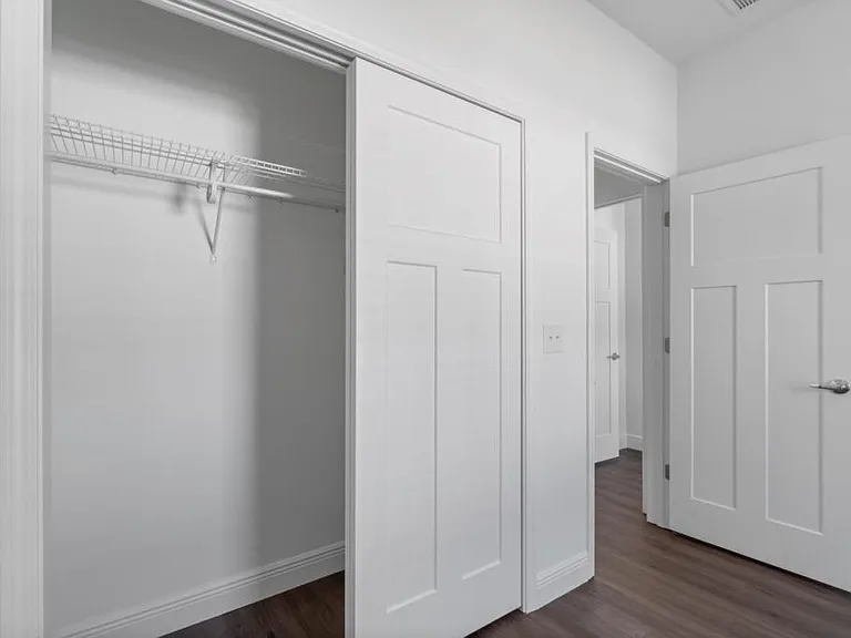 533 Hill Ln — Photo 13