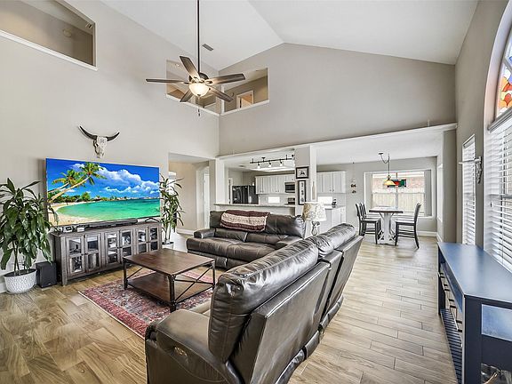 3rd image of 23146 Willow Canyon Drive
