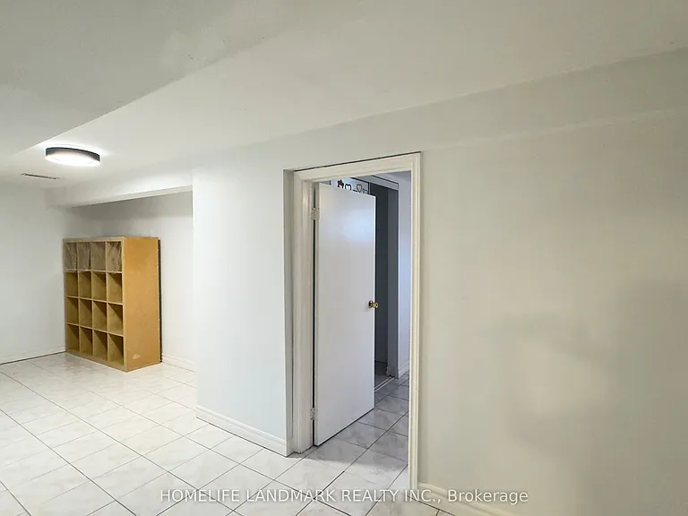 35 Lambeth Sq — Photo 4