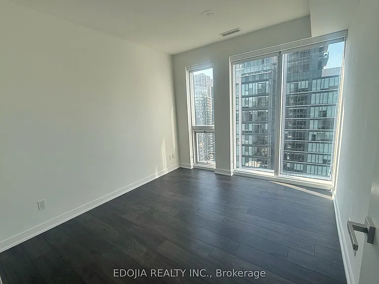 3 Gloucester St #3502 — Photo 2
