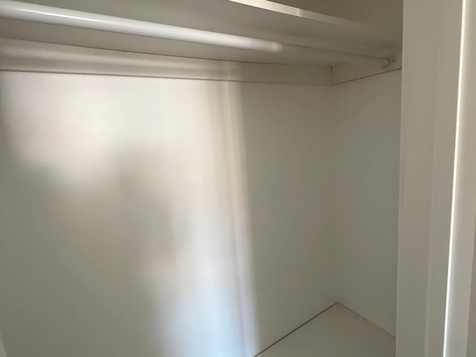 1 bed, 1200 sqft, $1,300 — Photo 3