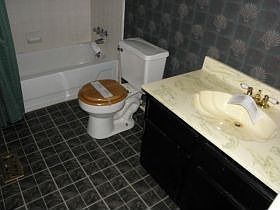 4th image of 7 Deans Cir