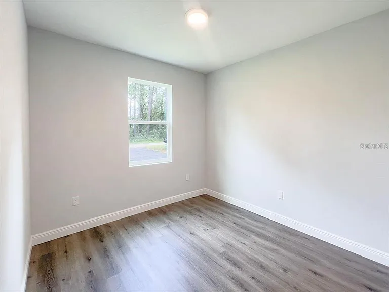 1580 E Pkwy — Photo 9