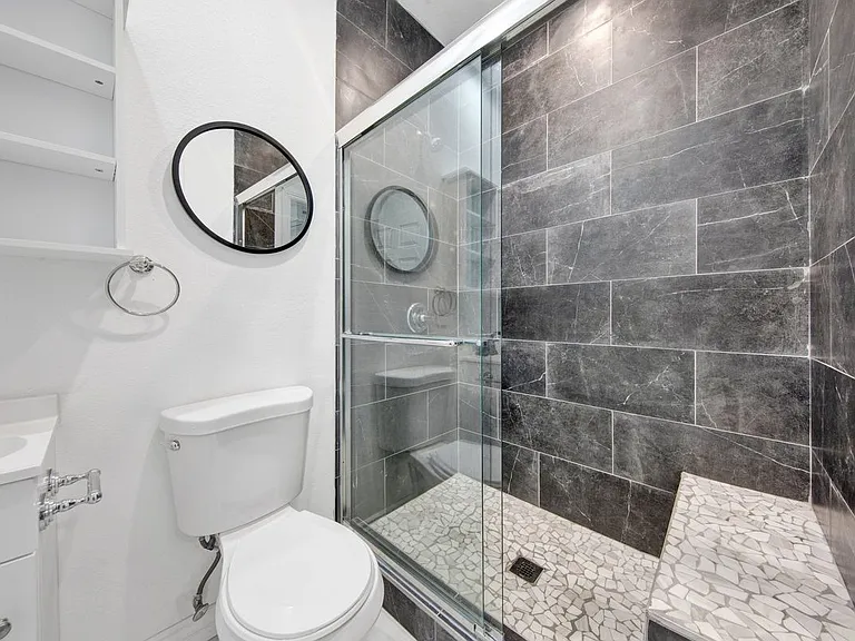 8459 Omelveny Ave — Photo 13