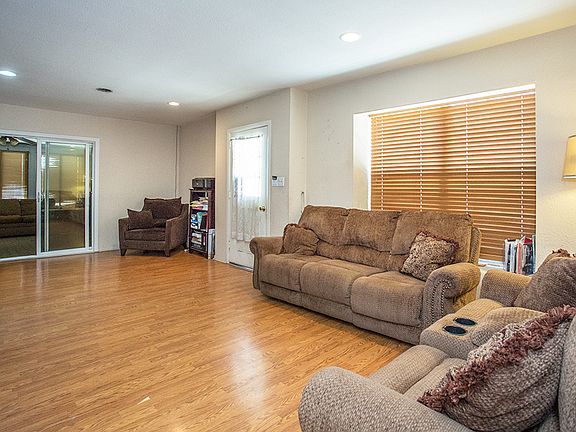 2nd image of 1009 Casa Vista Dr