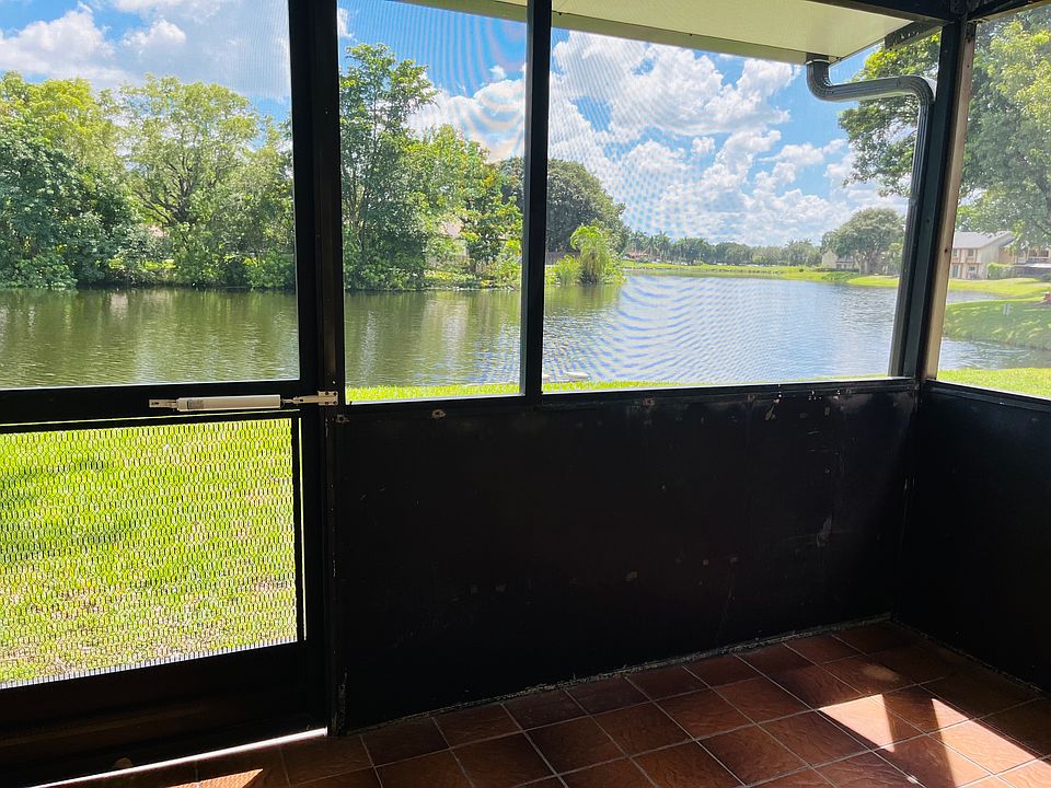 1st image of 168 Wimbledon Lake Dr