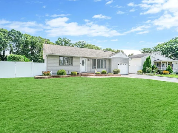 21 Seusing Boulevard, Ronkonkoma, NY 11779