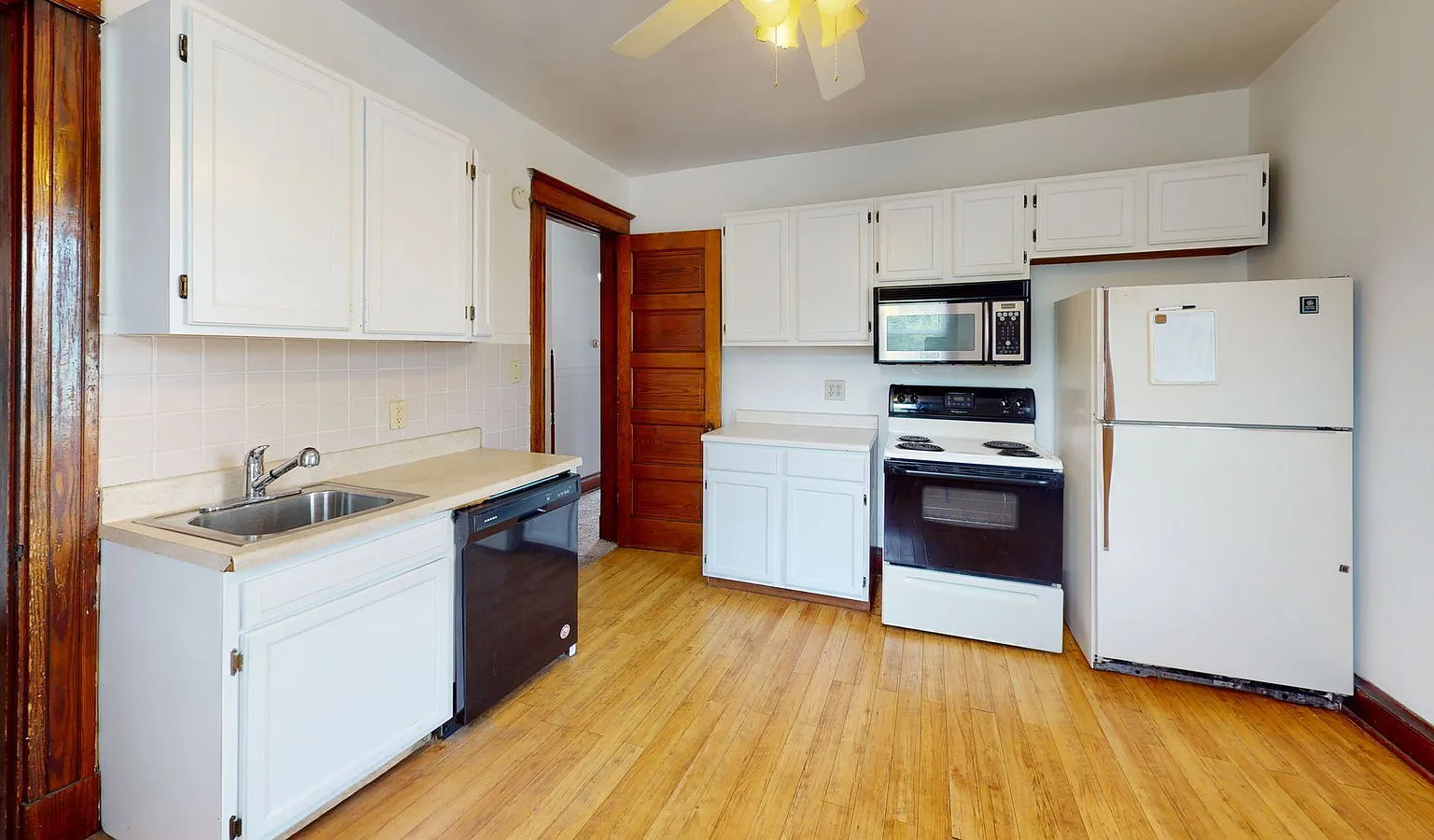 4 bed, 2.0 bath, 1738 sqft, $3,195 — Photo 2