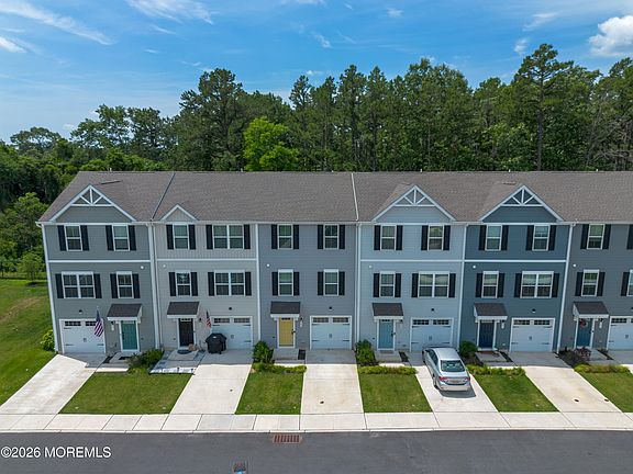 3rd image of 503 Cyprus Court