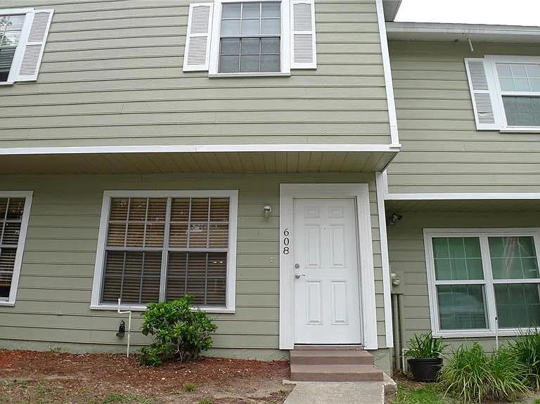 608 Lynchburg Dr — Photo 1