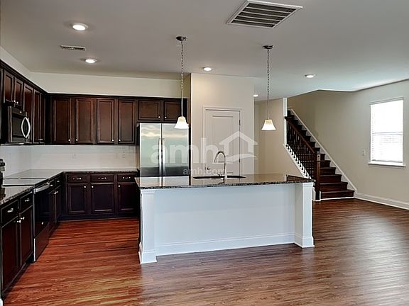 4th image of 6114 Rosemore Ln