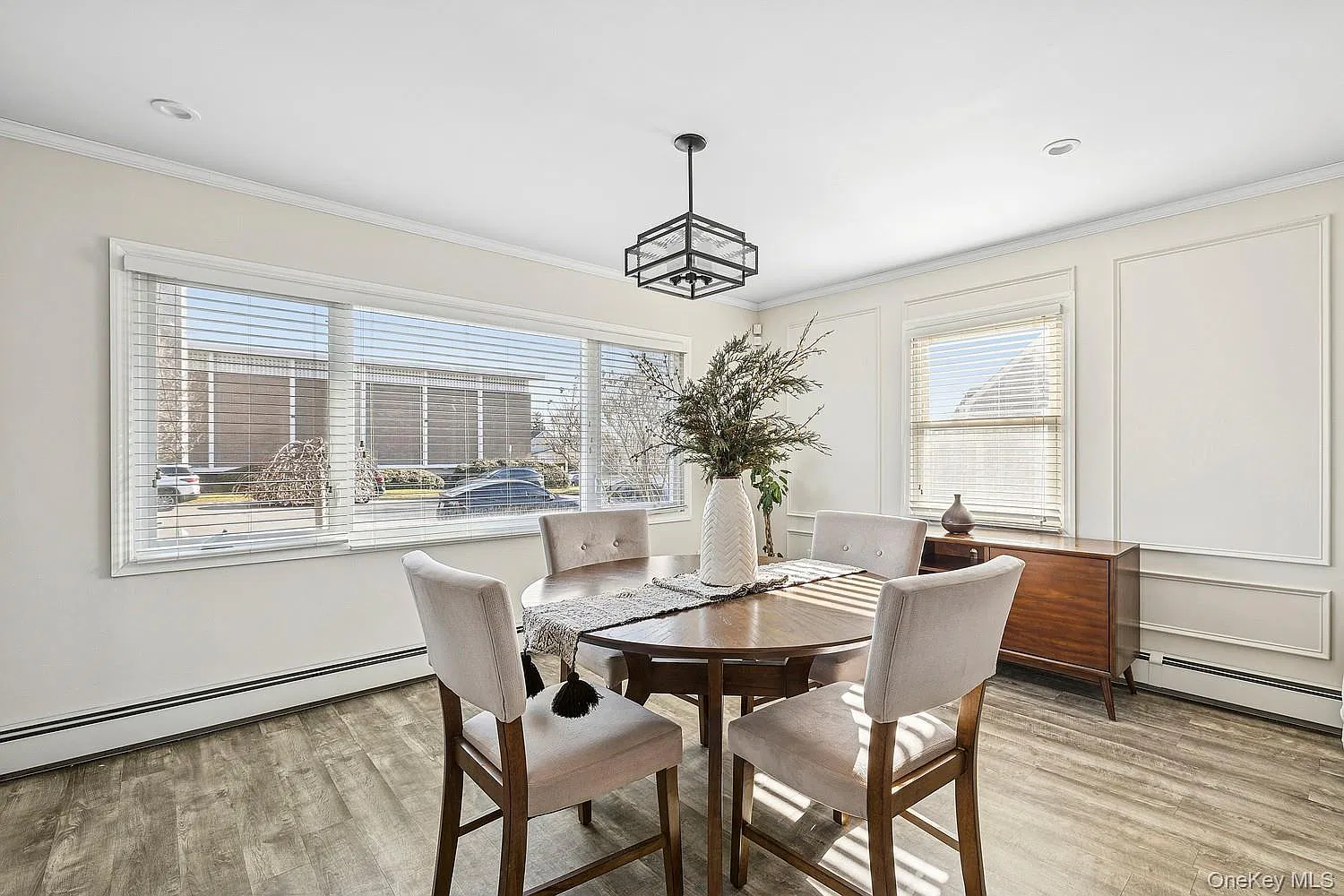 3 bed, 1.5 bath, 1050 sqft, $4,200 — Photo 2
