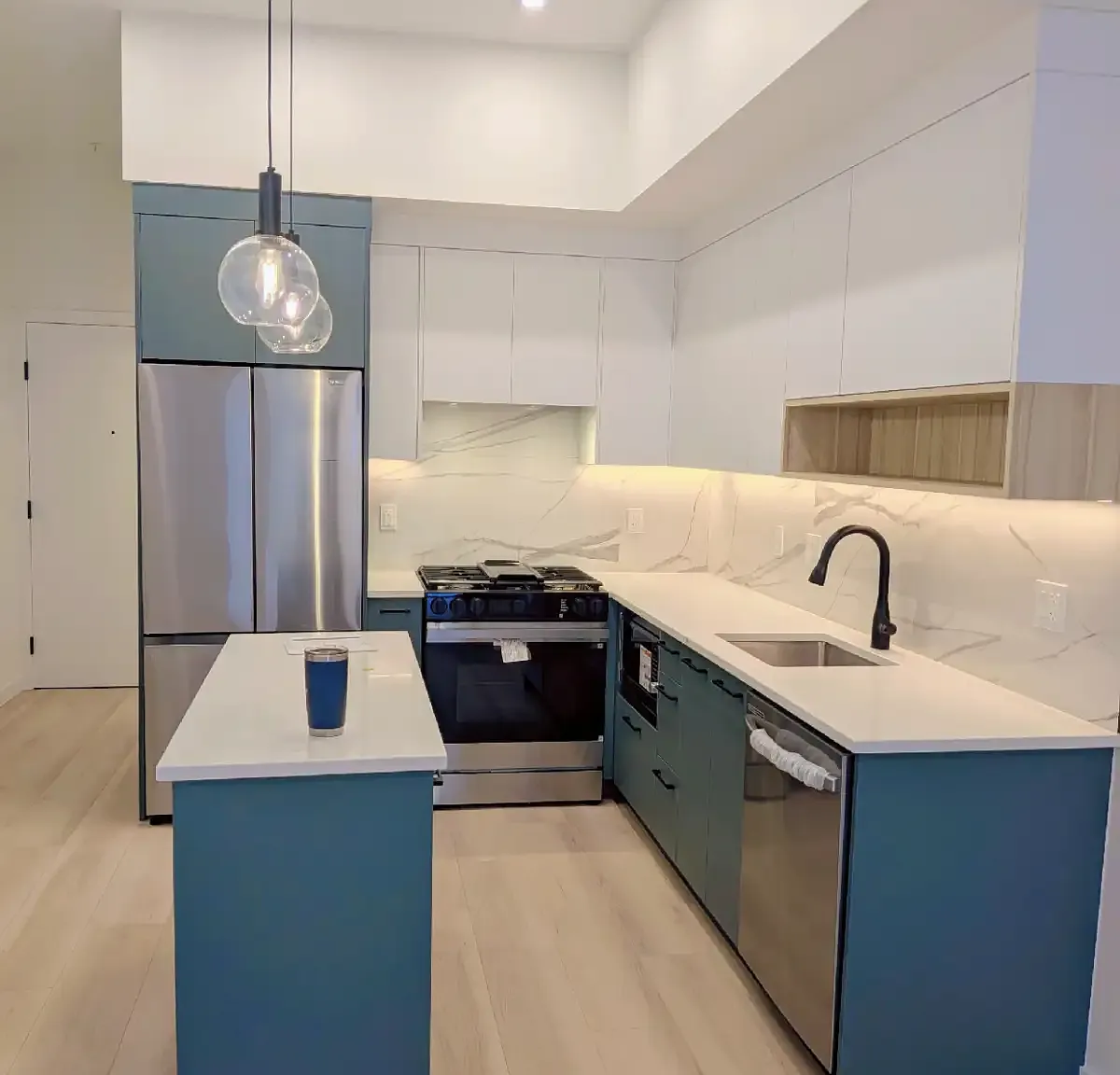 2 bed, 700 sqft, $2,200 — Photo 4