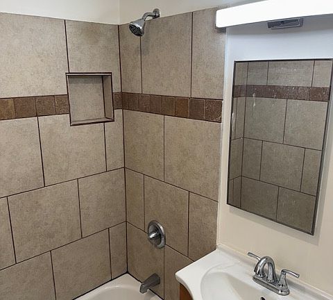 5th image of 14715 S Berendo Ave APT 5