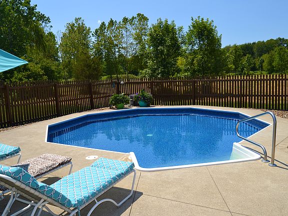 4th image of 518 Treeside Ln